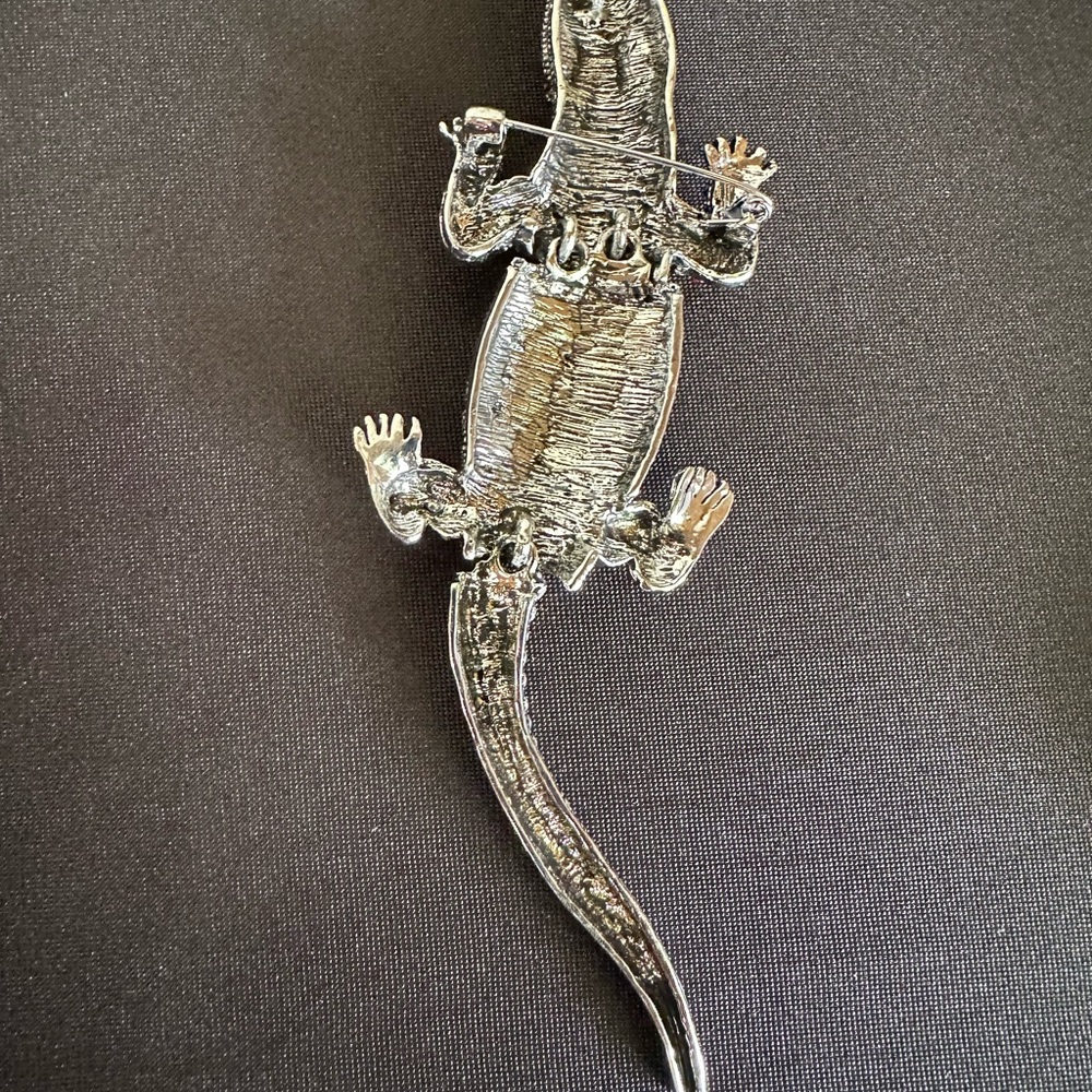Red Rhinestone Alligator Figure Brooch - Picture 5 of 6